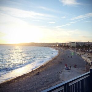 Vue sur le bord de mer niçois