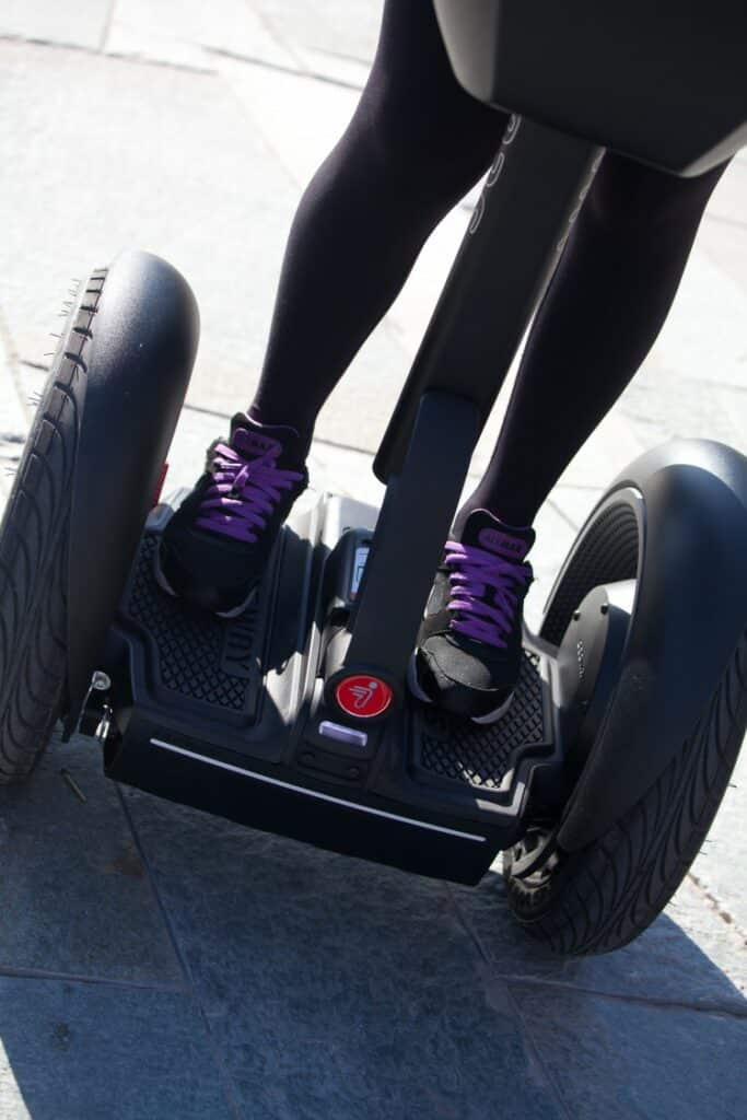 Tout savoir sur le gyropode Segway ™ large plateau pour les pieds du gyropode Segway Mobilboard