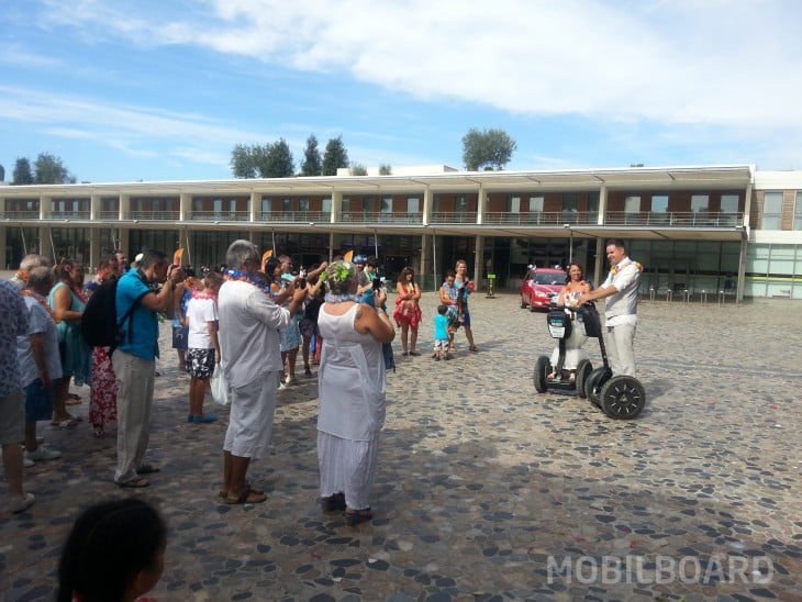 Leur mariage… à gyropode Segway ! Arrivée mariage gyropode Segway Mobilboard