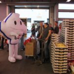 Mascotte Rungis flyers street marketing