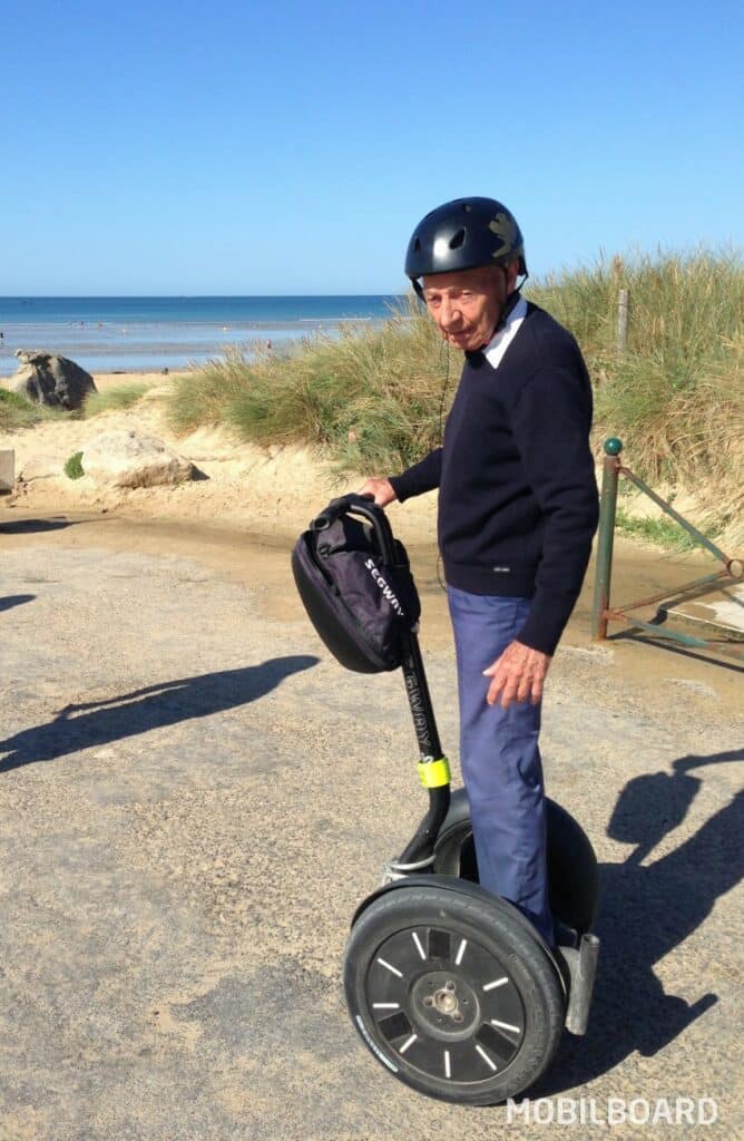 balade gyropode pour ce senior avec Mobilboard