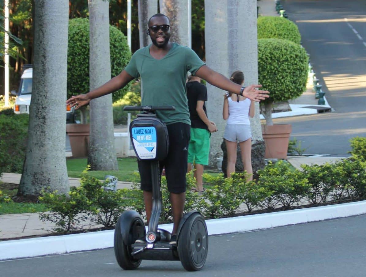 Maître Gims fait du gyropode Segway Nouvelle Calédonie