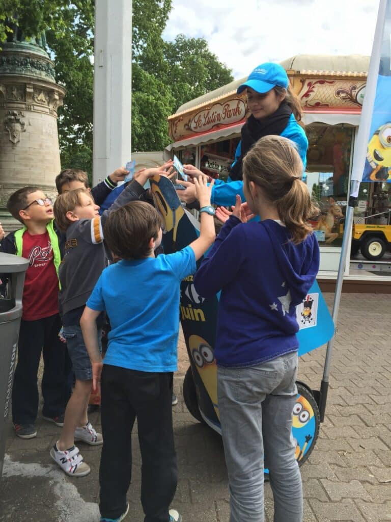 Stratégie gagnante pour « les Minions » et le street marketing Opération de street marketing Les Minions Segway Lyon