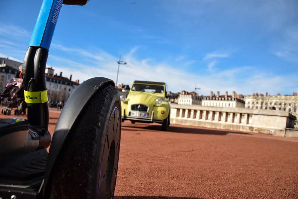5 activités originales à faire à Lyon en hiver gyropode segway vs 2CV