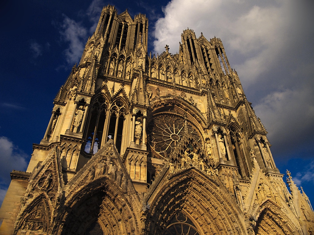 Visiter Reims : 10 idées incontournables pour une journée idéale Cathédrale de Reims visite en gyropode Mobilboard