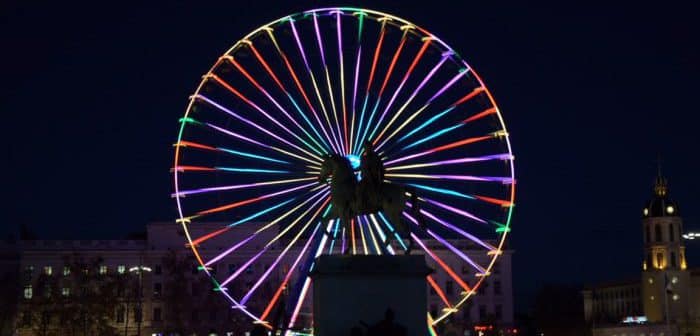 Que faire à Lyon pendant les vacances de Noël ? Grande Roue place Bellecour à Lyon à Noël