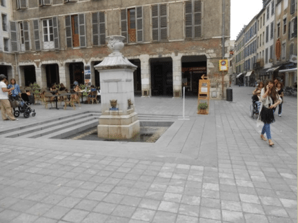 La place Reine Marguerite a Pau