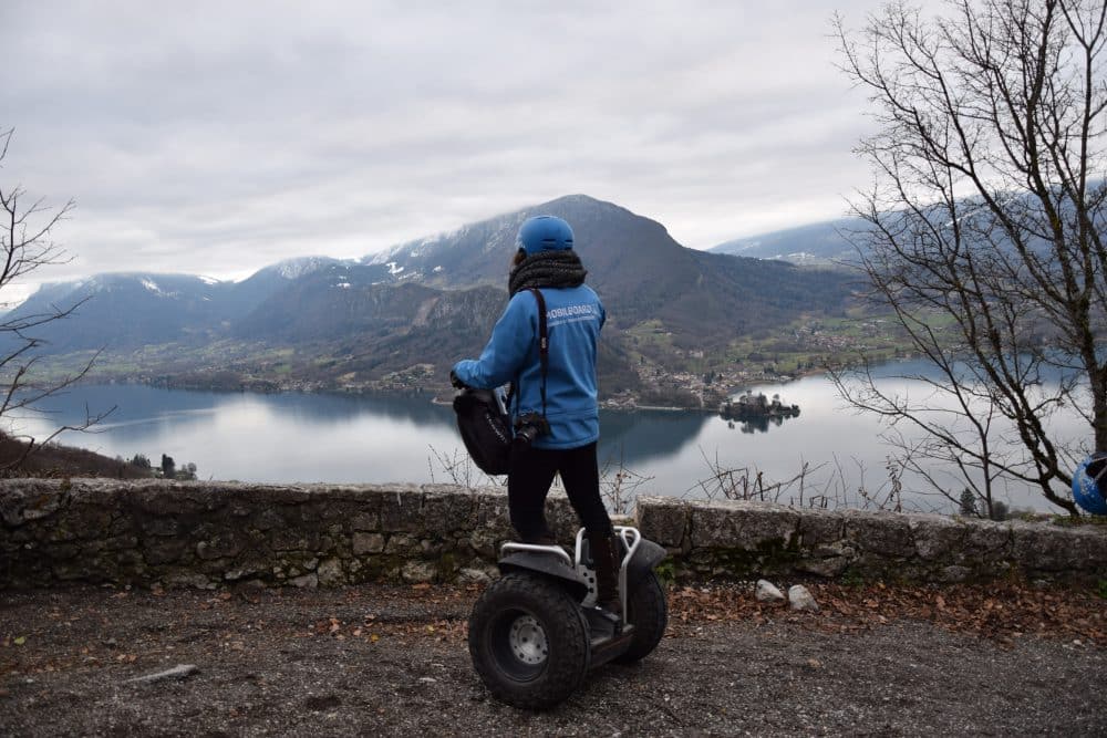 Vue magnifique sur le lac d'Annecy avec Mobilboard