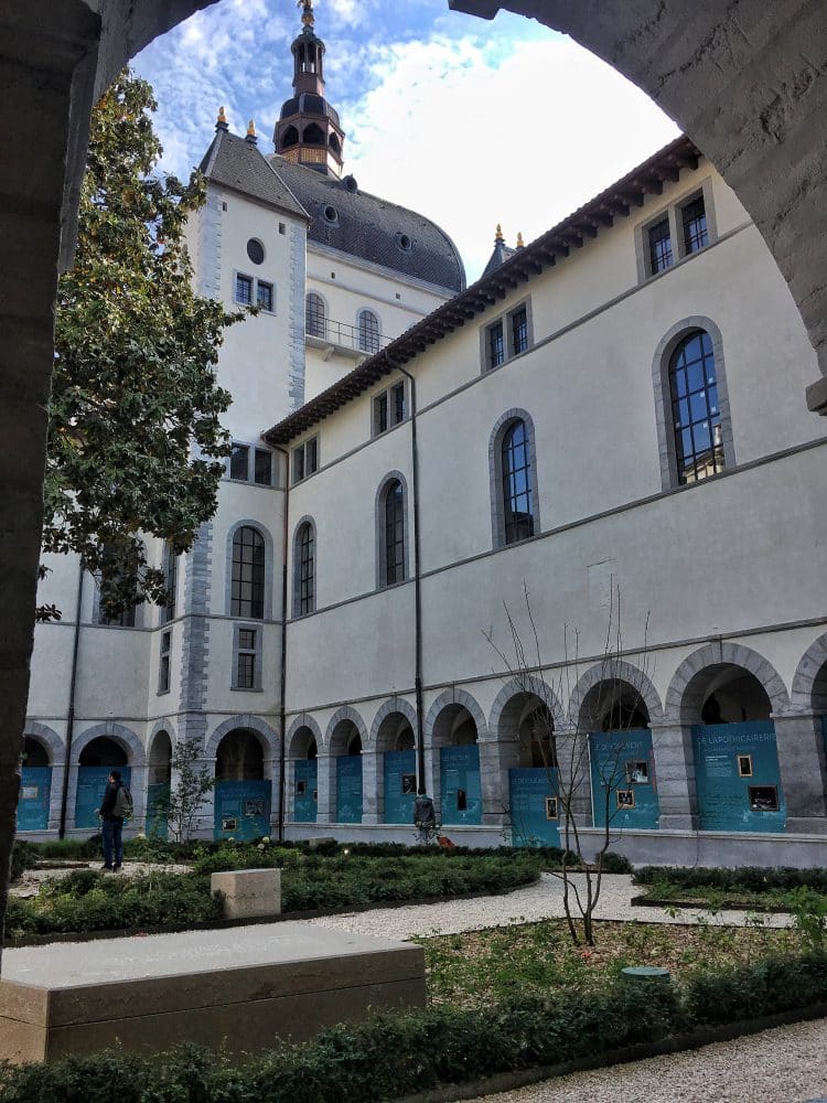 L'intérieur du Grand Hôtel Dieu à Lyon