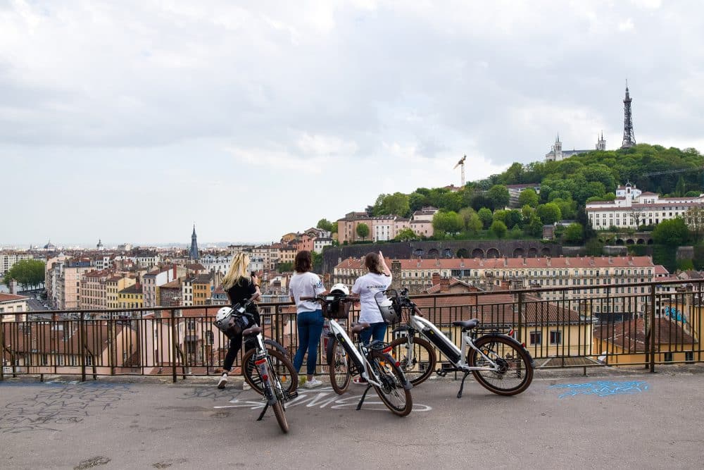 Visite guidée en vélo électrique à la Croix Rousse