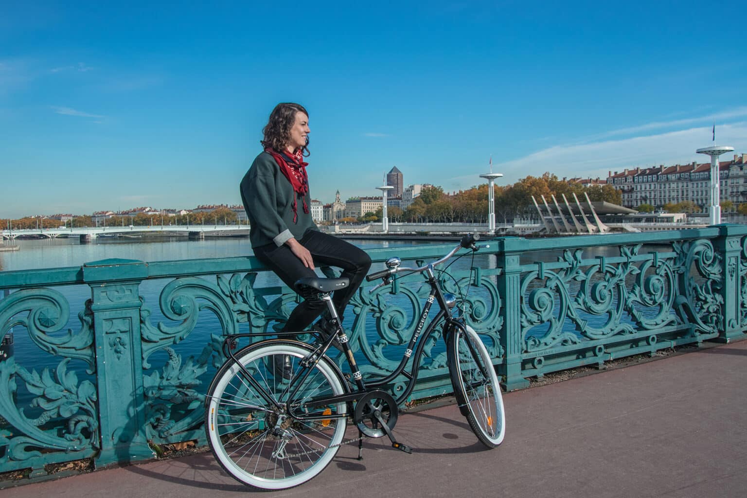 Visite originale de Lyon : une balade à vélo vintage Visiter Lyon en vélo vintage Peugeot
