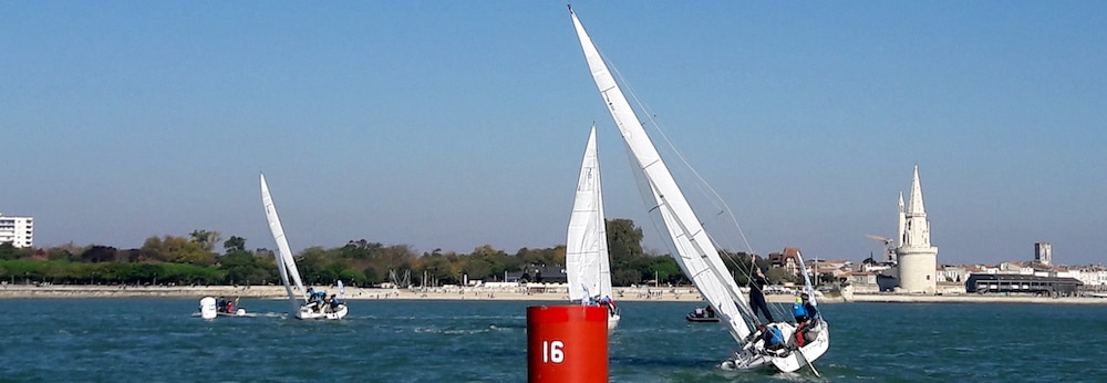 @crédit photo Mobilboard La Rochelle La rade de La Rochelle située avant l’entrée du Vieux Port – Tour de La Lanterne