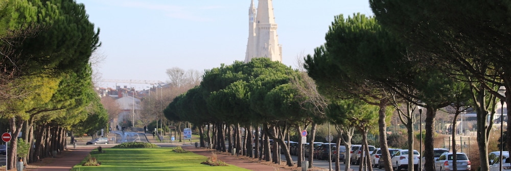 @crédit photo Mobilboard La Rochelle L’Allée du Mail – La Tour de La Lanterne