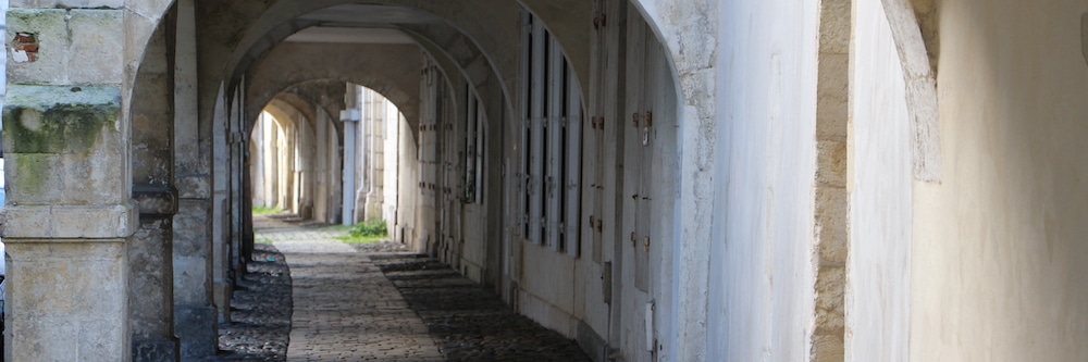 @crédit photo Mobilboard La Rochelle Les Arcades historiques du Centre Ville