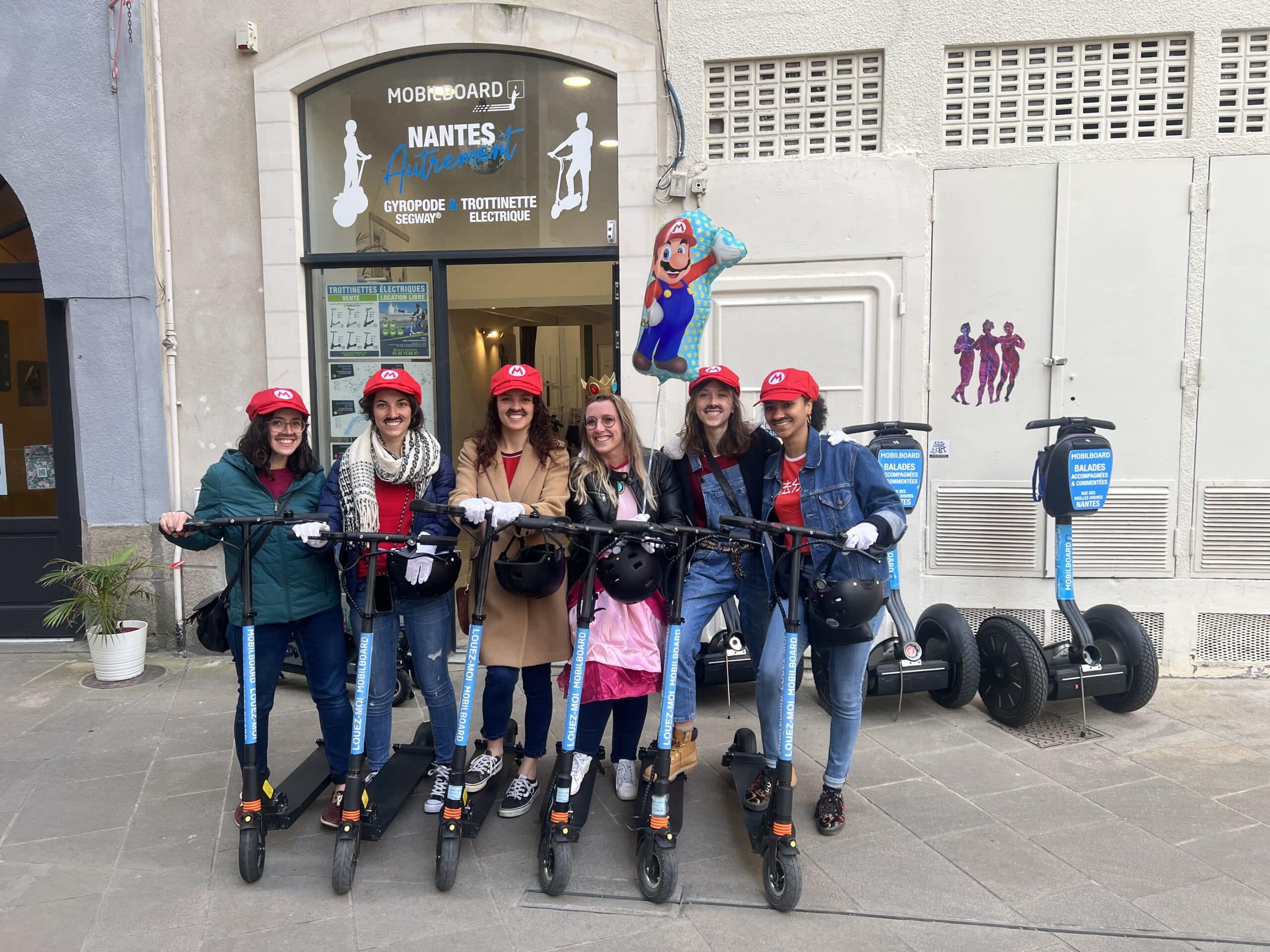 Enterrement de vie de jeune fille déguisement Mario Nantes